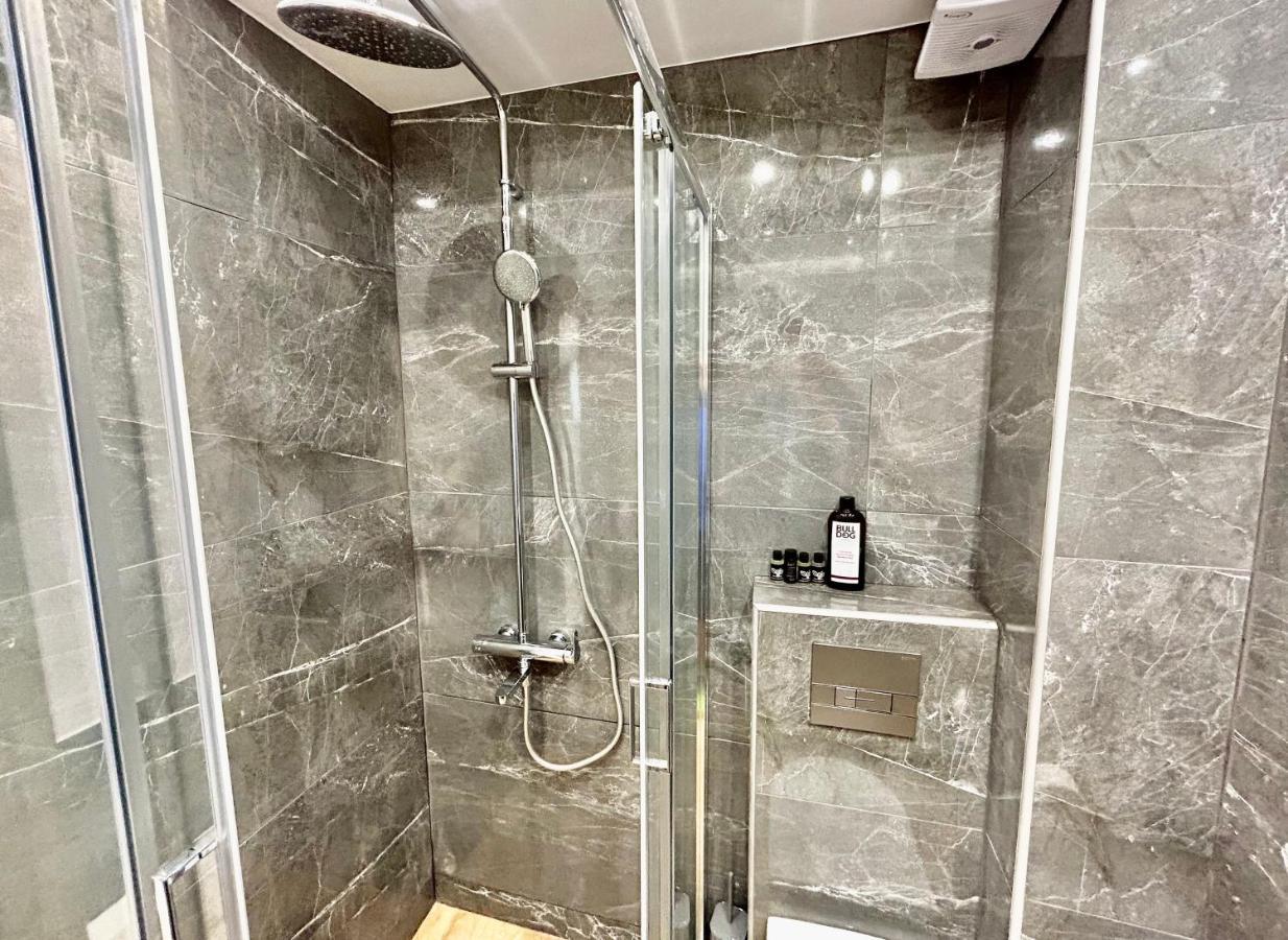 Port Twins Suites No1 Pireus Zewnętrze zdjęcie